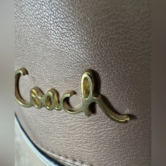 Coach Tan and Cream Shoulder
Bag with Slouchy Design -EUC - Picture 3 of 10